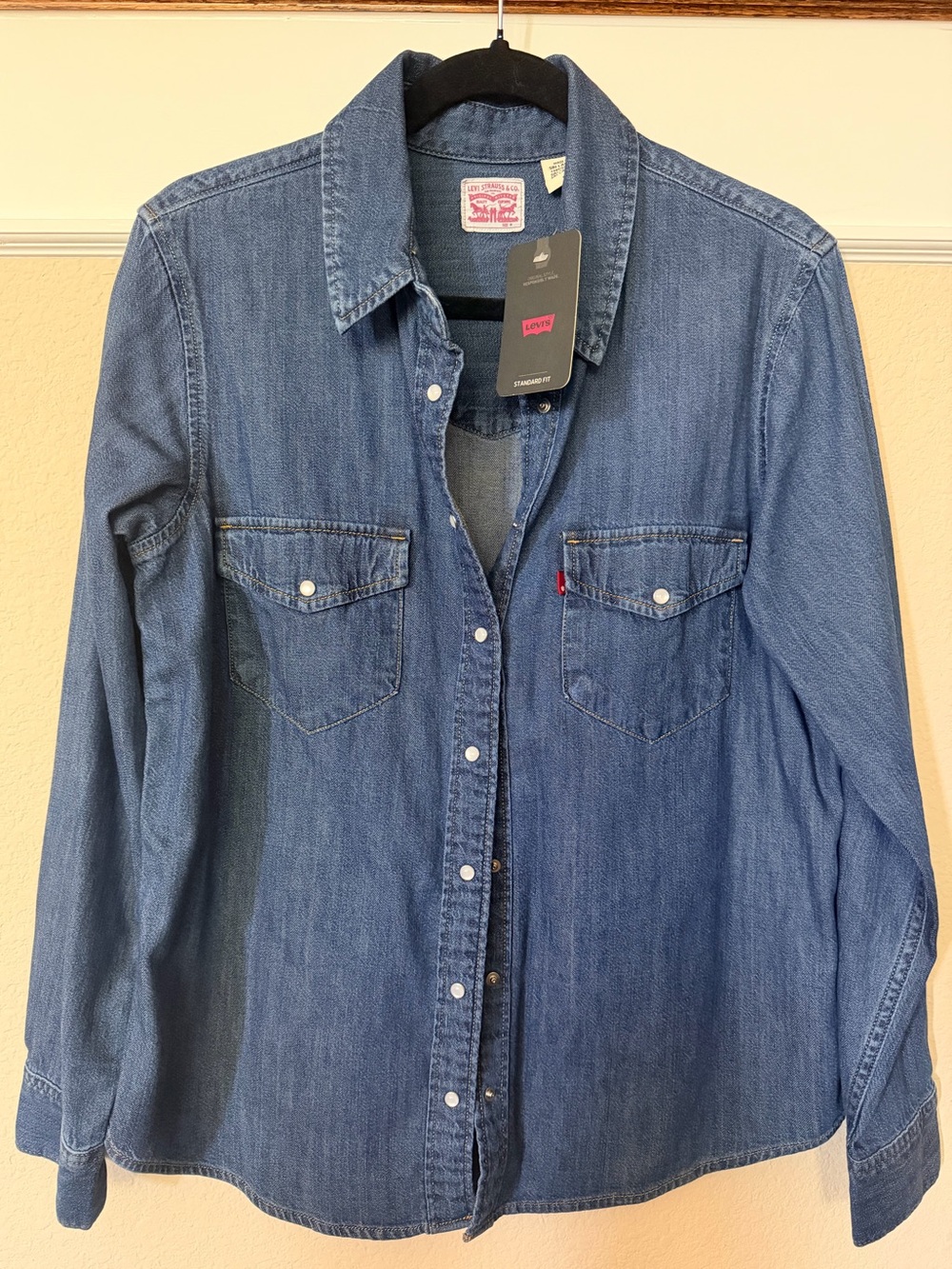 NWT Levi’s Women Denim Snap-Front Shirt